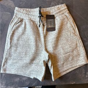 NWT Fabletics Heather grey multi pocket shorts- Small.